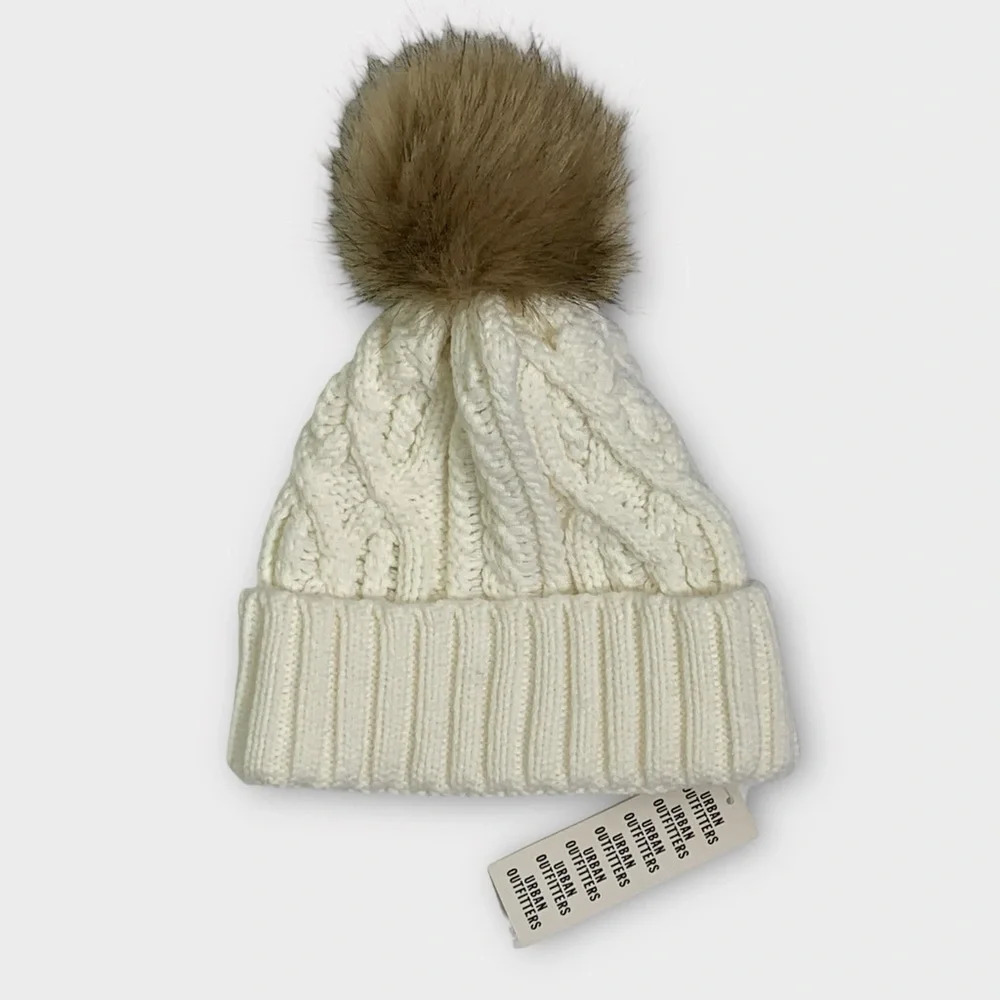 NWT Urban Outfitters Pom Hat Beanie - Picture 3 of 5